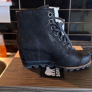 Sorel Wedge Size 6 never worn